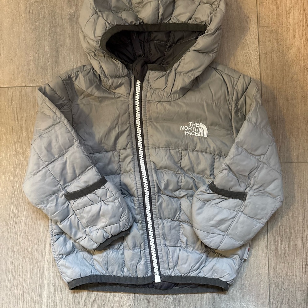 The North Face Light Gray Quilted Hooded Kids Jacket